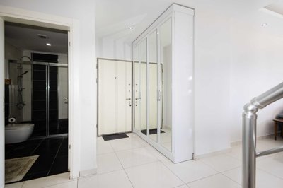 Sea & Castle View Alanya Penthouse For Sale - Entrance in the apartment