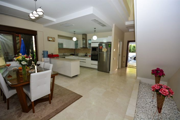Image No.10-4 Bed Villa for sale