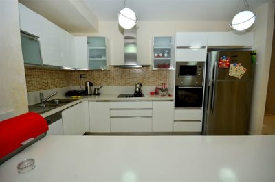 Sizeable Villa For Sale In Belek, Antalya - Fitted modern kitchen