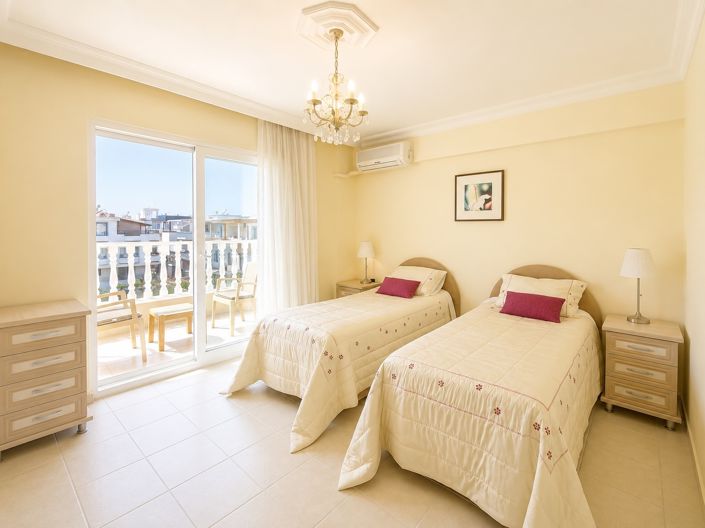 Image No.10-3 Bed Apartment for sale