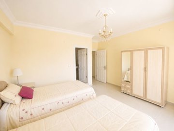 Sea View Apartment For Sale In Didim Near Altinkum – Great-sized twin room with ensuite