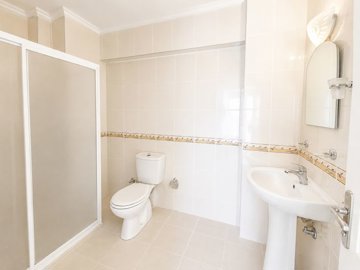 Sea View Apartment For Sale In Didim Near Altinkum – Ensuite shower room