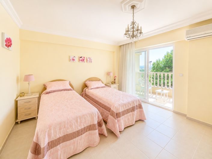 Image No.15-3 Bed Apartment for sale