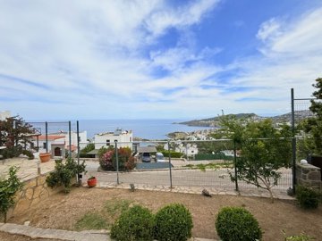 Tranquil Sea View Bodrum Property For Sale - Beautiful sea views from the garden