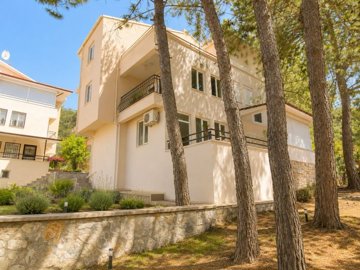 Immaculate Semi-Detached Villa For Sale In Akbuk – Main view of the villa