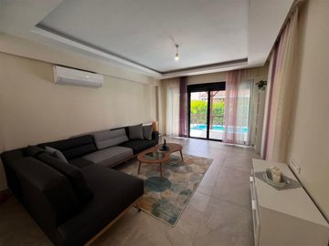 Appealing Villa For Sale in Antalya - Lounge with access to the pool and terrace