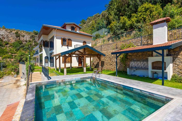 Idyllic Sea-View Alanya Villa For Sale - Alanya Property With A Private Infinity Pool & Large Garden