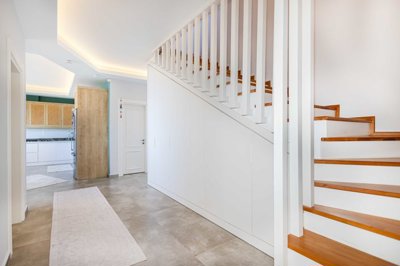 Idyllic Nature View Alanya Villa For Sale - Exquisite staircase
