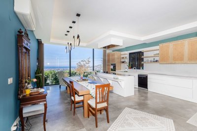 Idyllic Nature View Alanya Villa For Sale - Vast kitchen and seating area with sea views