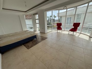 Spotless Villa For Sale In Belek, Antalya With A Private Garden & Pool - Huge double bedroom with large windows