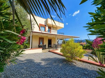 Sea View Villa For Sale In Akbuk, Didim – Easy-to-maintain garden with nature views