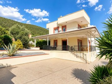 Sea View Villa For Sale In Akbuk, Didim – A stunning villa with a large private garden
