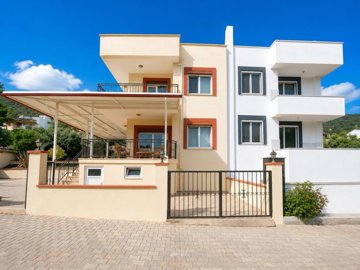 Sea View Villa For Sale In Akbuk, Didim – Gated driveway for secure parking