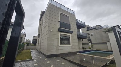 Newly Built Triplex Villas In Antalya For Sale - Modern villa with a private pool