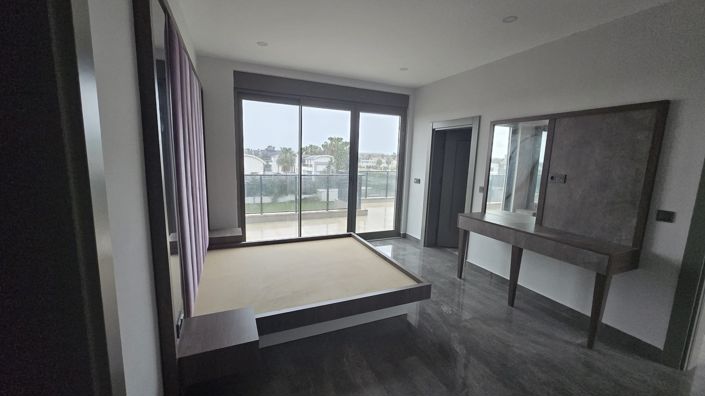 Image No.20-4 Bed Villa for sale