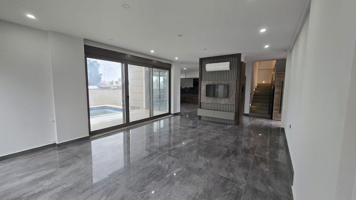 Image No.4-4 Bed Villa for sale