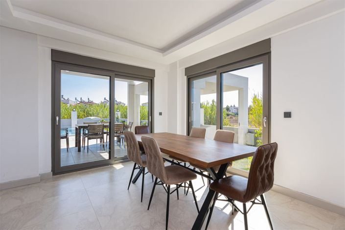 Image No.10-4 Bed Villa for sale