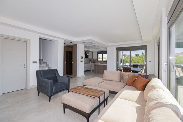 Image No.9-4 Bed Villa for sale