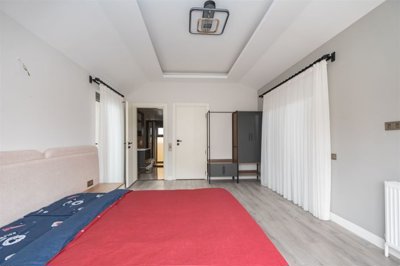 Striking Villa For Sale In Belek, Antalya With A Private Pool - Huge double bedroom with an ensuite bathroom