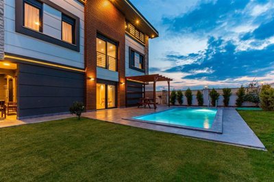 Contemporary Belek Golf Villa For Sale With A Private Pool - Private garden with ample privacy