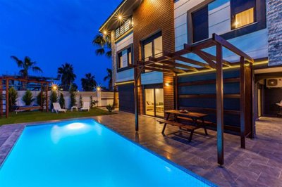 Contemporary Belek Golf Villa For Sale With A Private Pool - Large poolside terrace