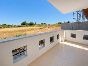 Apartment With Nature Views For Sale In Hisar, Didim - Great size balcony