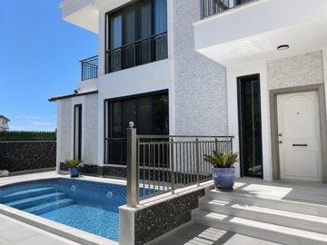 Luxury Detached Villa For Sale In Didim – Pool and sun-drenched terrace