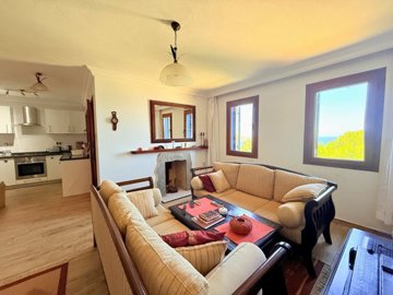 Bodrum Villa For Sale Near The Beach & Marina - Lounge to the kitchen