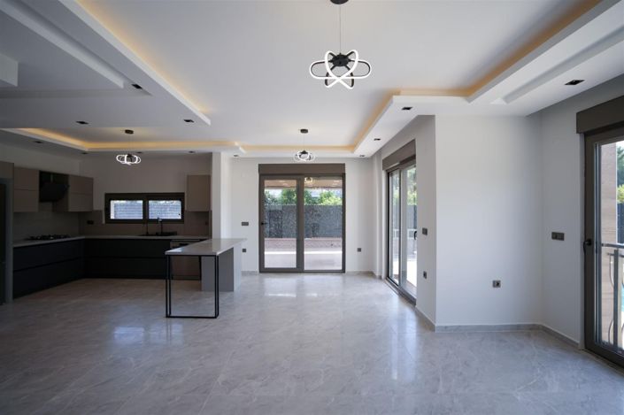 Image No.8-4 Bed Villa for sale