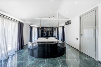 Striking Villa With A Private Pool For Sale In Belek, Antalya - Huge master bedroom