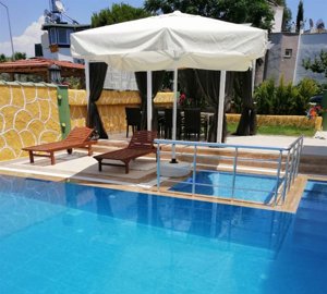 Smart Home Villa For Sale Near The Beach & Golf Courses In Antalya - Pool and sunbathing terrace