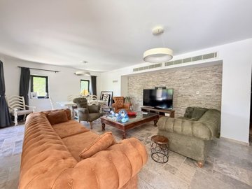 Nature View Bodrum Property For Sale In Bitez - Lounge to the dining area