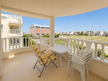 Bright & Airy Apartment For Sale In Altinkum, Didim – Large balcony with green views