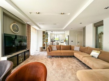 Tasteful Detached Villa For Sale With Private Facilities In Belek - Lounge to the kitchen