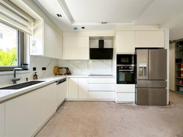 Tasteful Detached Villa For Sale With Private Facilities In Belek - Very large, fully fitted kitchen