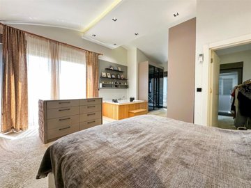 Tasteful Detached Villa For Sale With Private Facilities In Belek - Master bedroom with ensuite