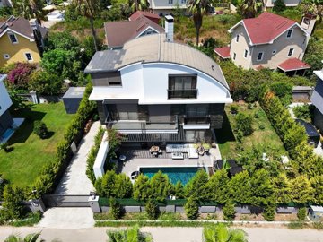 Tasteful Detached Villa For Sale With Private Facilities In Belek - Main view of the villa and plot