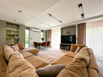 Tasteful Detached Villa For Sale With Private Facilities In Belek - Lounge to the dining area