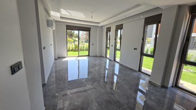 4-Bed Villa For Sale In Belek With A Private Garden & Pool - Lounge with lots of light