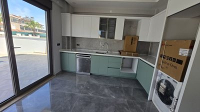4-Bed Villa For Sale In Belek With A Private Garden & Pool - Fitted kitchen