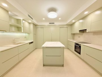 Brand New Sea View Villa For Sale In Yalikavak, Bodrum - Spacious chic kitchen