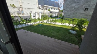 Garden-Floor Apartment In Belek For Sale With A Pool & Social Facilities - Terrace and garden from the lounge