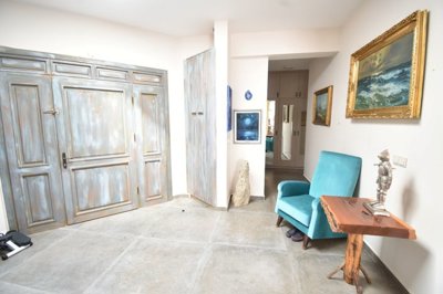Luxury Bespoke Bungalow For Sale In Uzumlu - Entrance hallway