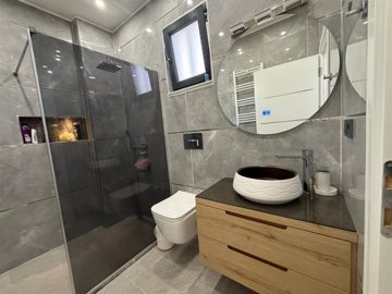 Blissful 4-Bedroom Villa For Sale In Belek With A Private Exterior & Pool - Luxury bathroom