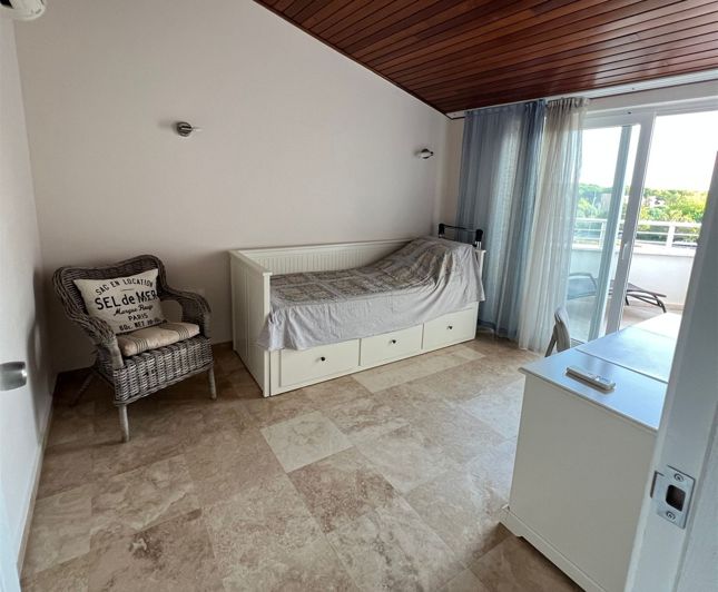 Image No.18-3 Bed Apartment for sale