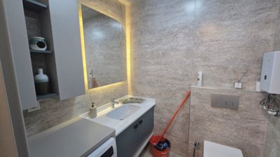 Key-Ready 1-Bedroom Apartment For Sale In Antalya - Modern bathroom