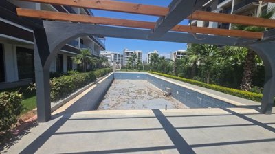 Key-Ready 1-Bedroom Apartment For Sale In Antalya - Communal swimming pool & sun terraces