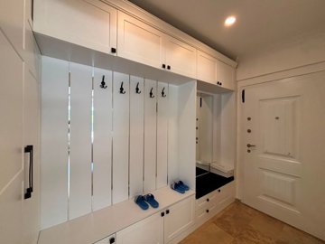 Sensational Private Villa For Sale In Dalyan With A Private Pool - Entrance hallway with fitted storage cabinets