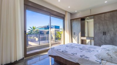Superior Villa For Sale in Belek, Antalya With A Private Pool & Facilities - Double bedroom with a balcony