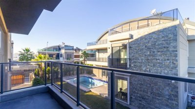 Superior Villa For Sale in Belek, Antalya With A Private Pool & Facilities - Bedroom balcony